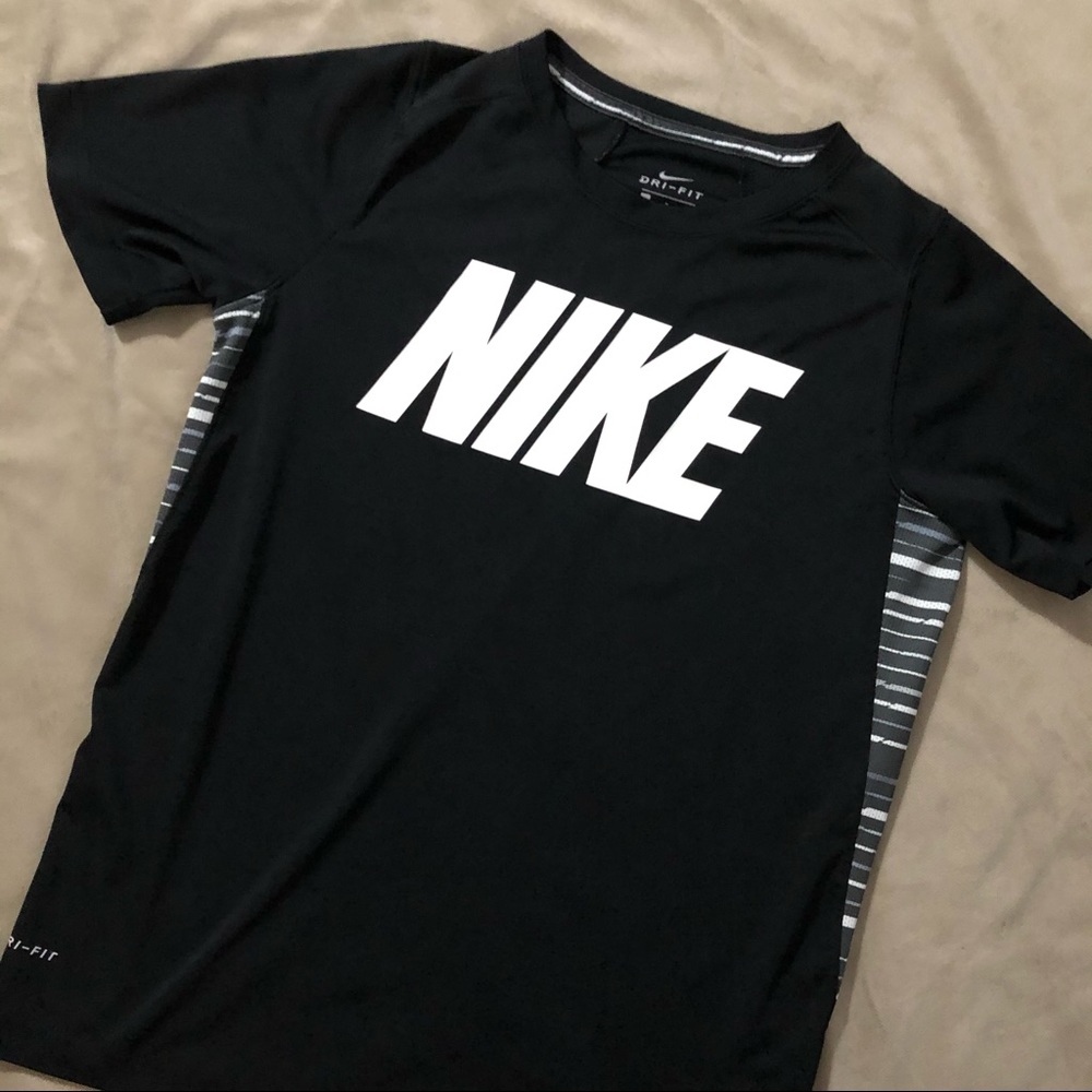 Nike youth Large Dri-fit T-shirt